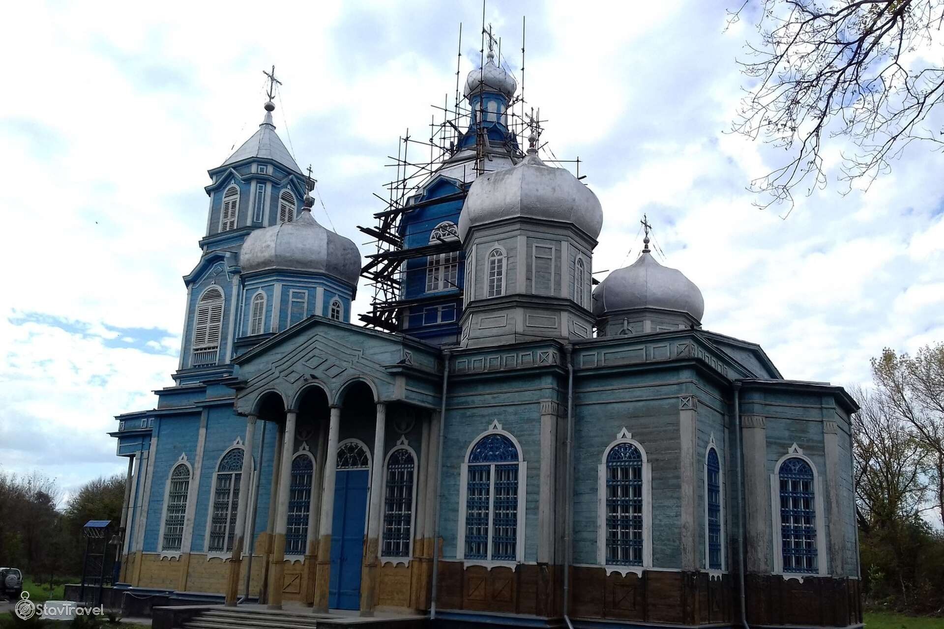 Старинная деревянная церковь